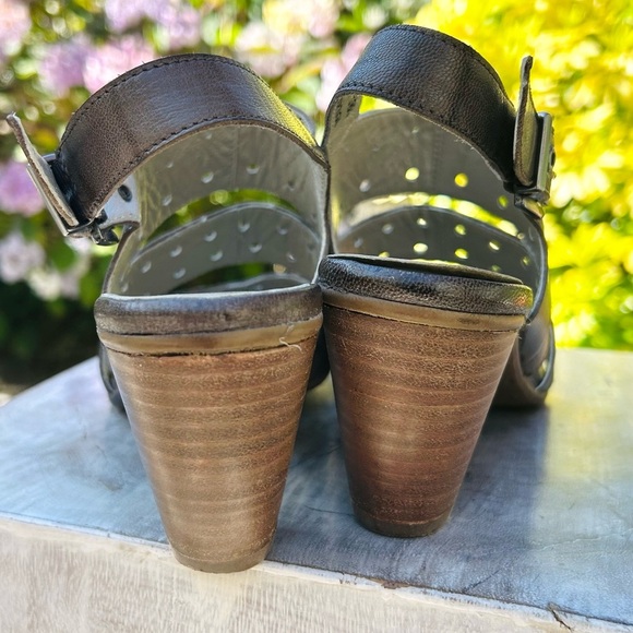 Fidji Gray Taupe Perforated Strappy Sandal Wood Heel - Picture 13 of 16